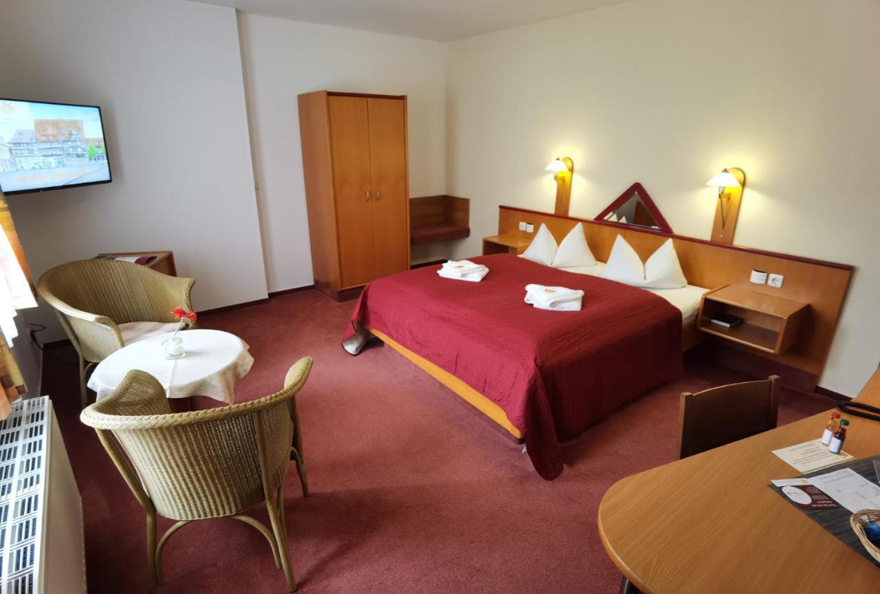 Hotel Zur Goldenen Sonne 奎德林堡 外观 照片