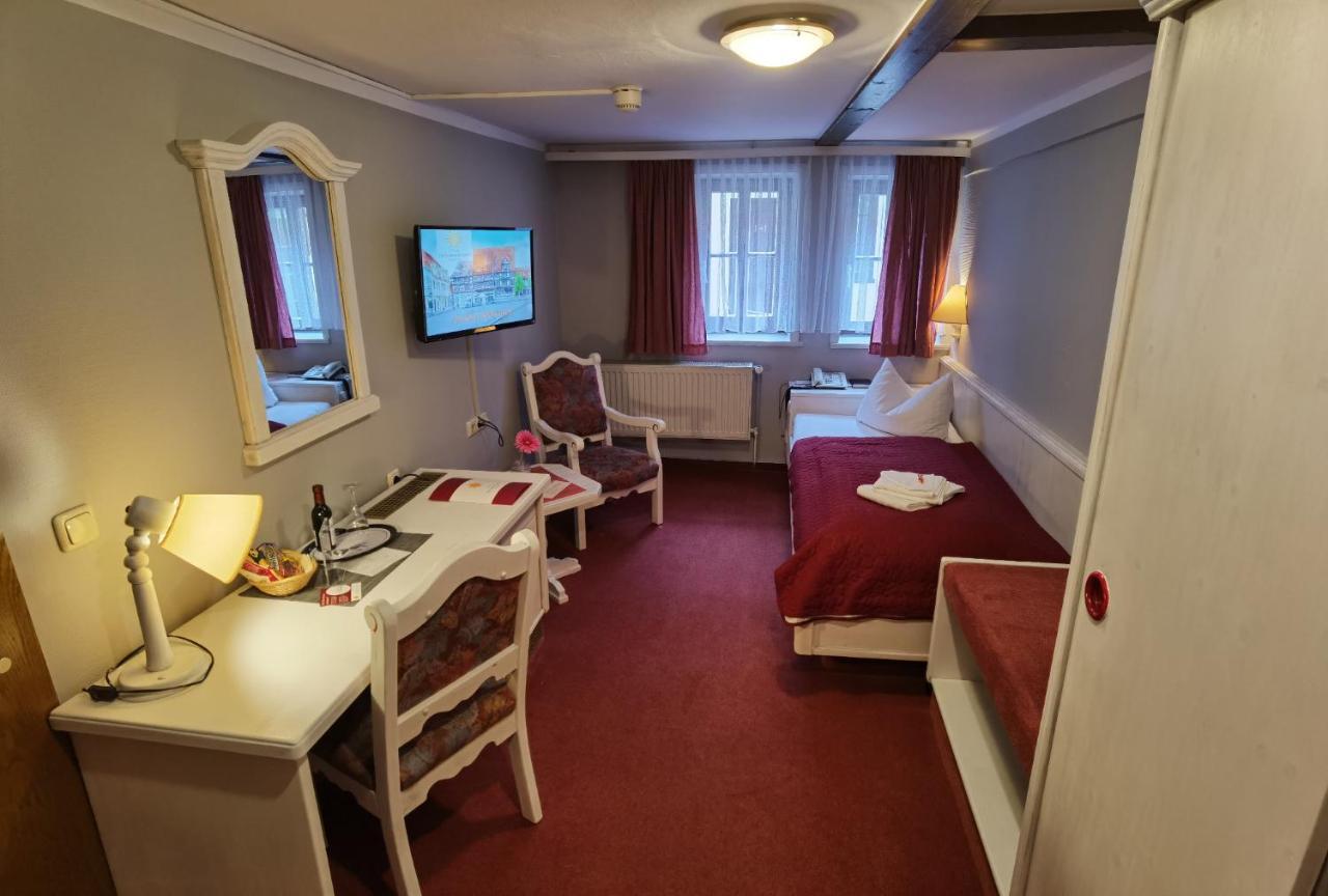 Hotel Zur Goldenen Sonne 奎德林堡 外观 照片