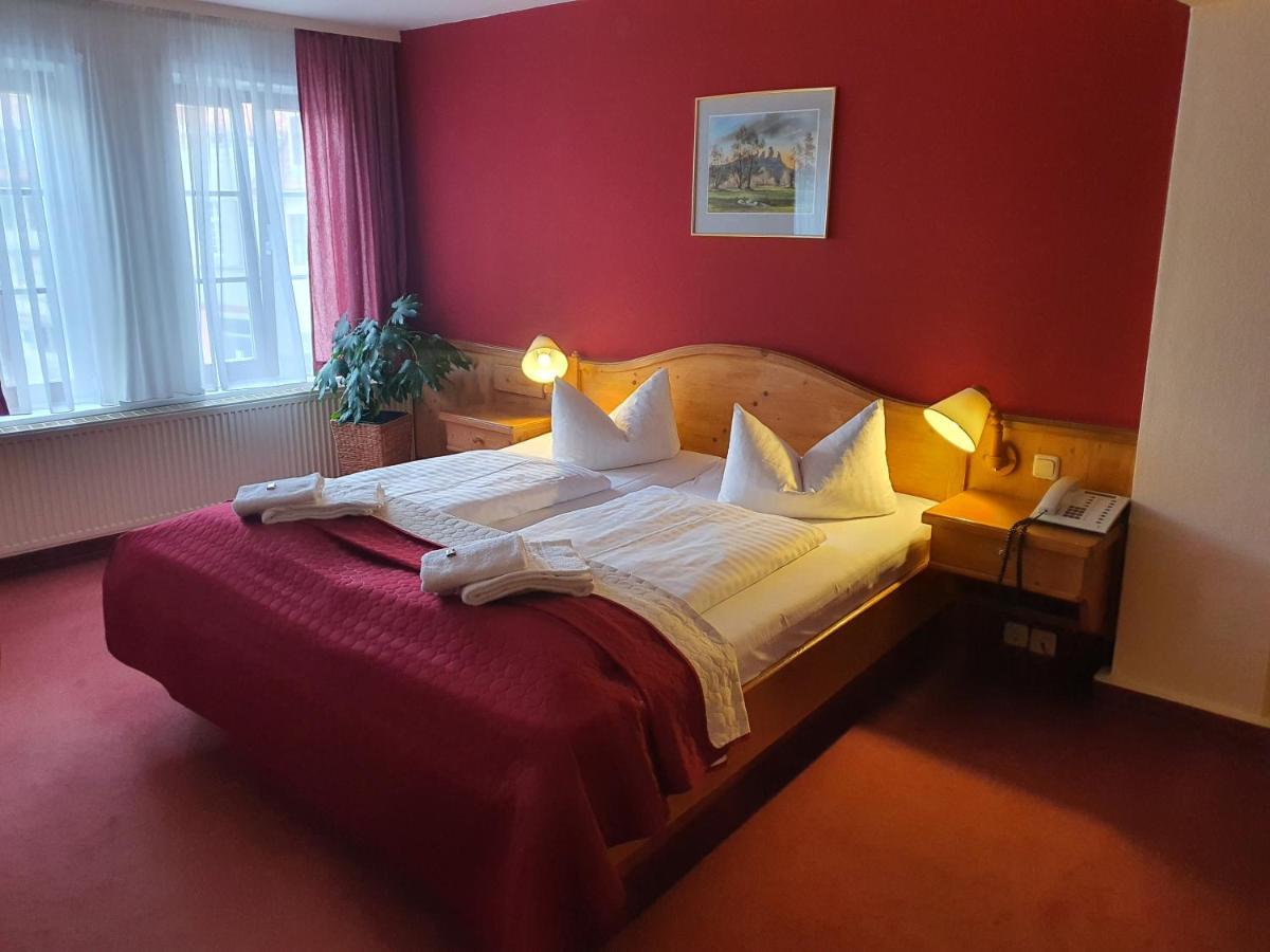 Hotel Zur Goldenen Sonne 奎德林堡 外观 照片