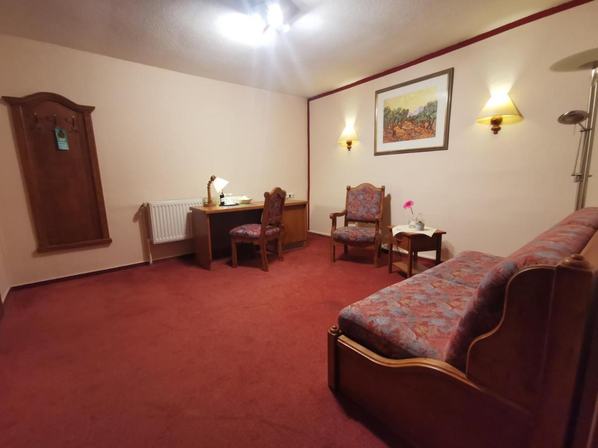 Hotel Zur Goldenen Sonne 奎德林堡 外观 照片