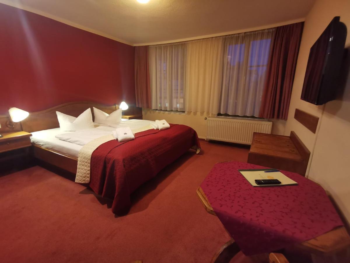 Hotel Zur Goldenen Sonne 奎德林堡 外观 照片