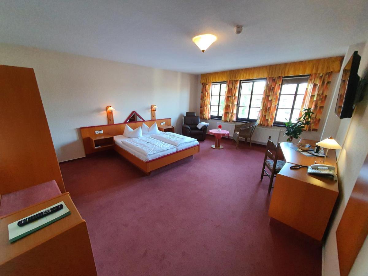 Hotel Zur Goldenen Sonne 奎德林堡 外观 照片